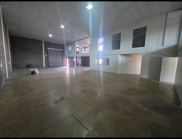 550M² WAREHOUSE TO LET IN STORMILL